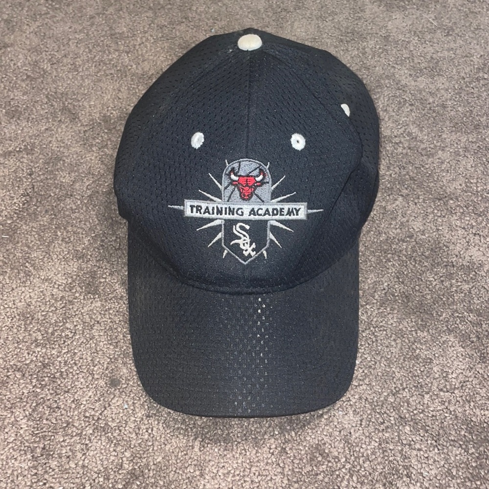 3/$13💕 Chicago Bulls and White Sox Hat